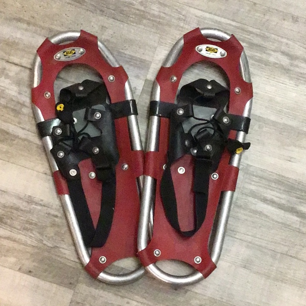 Atlas Junior Snowshoe Excellent pre-owned condition. 17’ length (30-80lbs load)